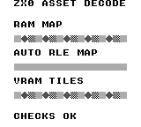 zx0_decompress: DMG — 上段のRAM MAPには四角・ひし形・市松模様が順に並びます。中央のAUTO RLE MAPは16個の四角がつながった横棒です。下段のVRAM TILESは、VRAMへ展開した同じ3種類のタイルを並べます。CGBとFCでは四角が白、ひし形が赤、市松模様が青で、DMGでは濃淡になります。末尾のCHECKS OKは3回の展開が期待するサイズで成功したことを示します。